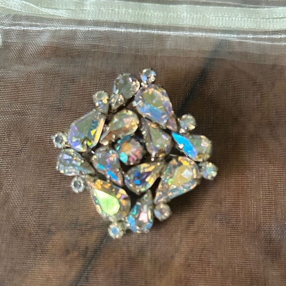 Elegant Vintage Aurora Borealis Silver Crystal Brooch - Picture 2 of 3
